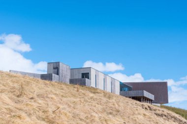 Fjlotsdalur İzlanda - 21 Mayıs. 2020: Vatnajokull Ulusal Park Ziyaretçi Merkezi Doğu İzlanda 'daki Fljotsdalur' da Snaefellsstofa