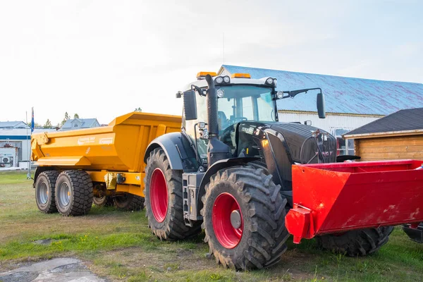 Hrisey Island Juni 2020 Fendt Traktor Mit Krampe Halfpipe Anhänger — Stockfoto