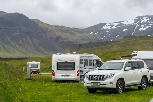 Grundarfjordur Island Června 2020 Toyota Land Cruiser Caravan Campsite — Stock fotografie