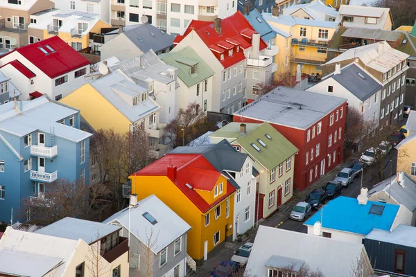 İzlanda 'nın Reykjavik kentindeki renkli evlerin hava manzarası