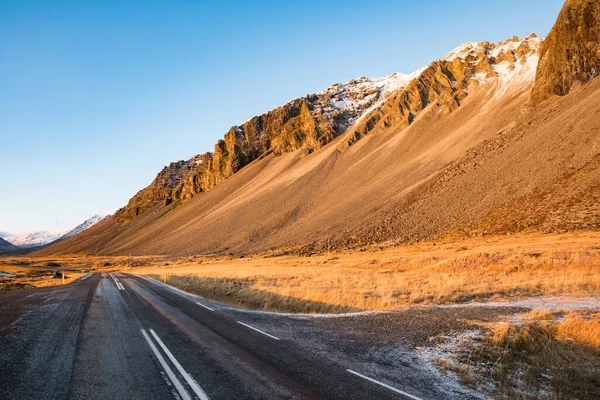 Estrada Longo Montanha Eystrahorn Leste Islândia — Fotografia de Stock