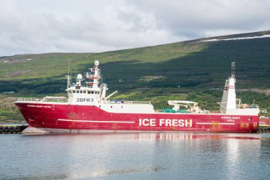 Akureyri İzlanda - 5 Ağustos. 2020: Buz Taze trol gemisi Norma Mary limanda