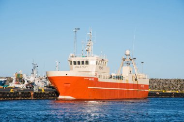 Thorlakshofn İzlanda - 4 Eylül. 2020: Balıkçı Jon a Hofi limanda