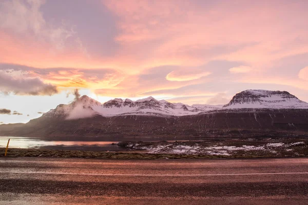 Ηλιοβασίλεμα Στο Berufjordur Fjord Στην Ανατολική Ισλανδία Τοπίο Της Υπαίθρου — Φωτογραφία Αρχείου