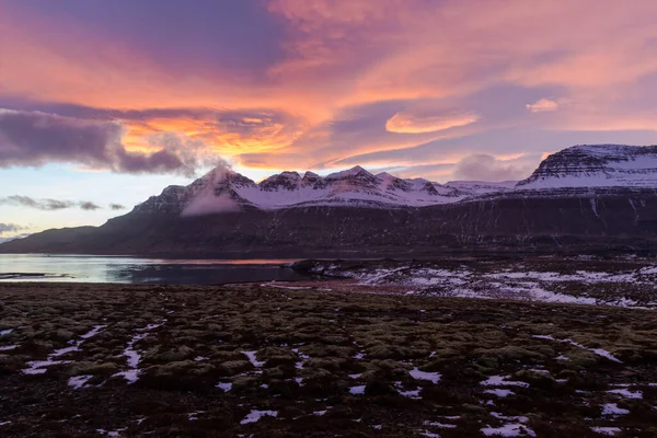 Tramonto Nel Fiordo Berufjordur Nel Paesaggio Della Campagna Icelandese Orientale — Foto Stock