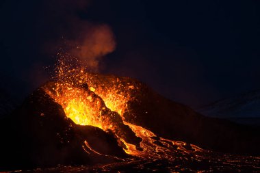 İzlanda 'daki Reykjanes Yarımadası' ndaki Fagradalsfall Dağı 'ndaki Geldingadalir yanardağının patlama alanı.