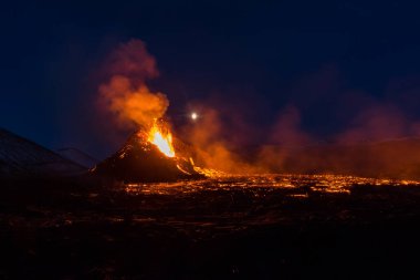İzlanda 'daki Reykjanes Yarımadası' ndaki Fagradalsfall Dağı 'ndaki Geldingadalir yanardağının patlama alanı.