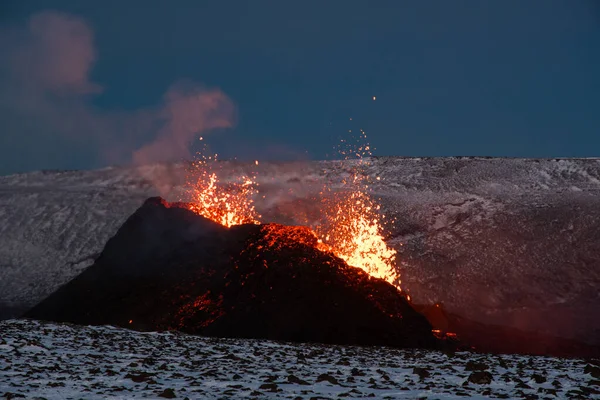 アイスランドのレイキャジェーン半島のファグラダール火山の噴火現場 — ストック写真