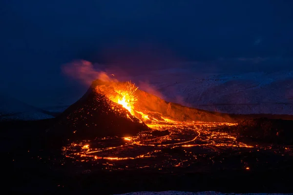İzlanda 'daki Reykjanes Yarımadası' ndaki Fagradalsfall Dağı 'ndaki Geldingadalir patlama alanı.