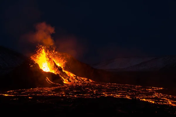 İzlanda 'daki Reykjanes Yarımadası' ndaki Fagradalsfall Dağı 'ndaki Geldingadalir yanardağının patlama alanı.
