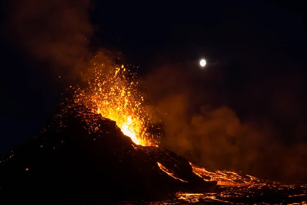 アイスランドのレイキャジェーン半島のファグラダール火山の噴火現場 — ストック写真