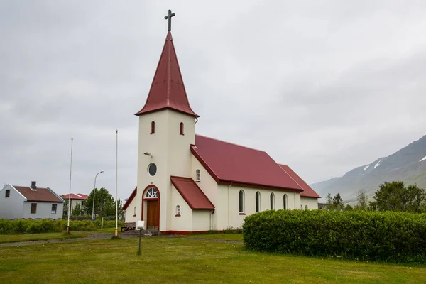 冰岛西部Onundarfjordur的Flateyri镇教堂 — 图库照片