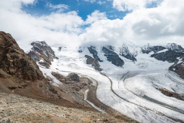 İsviçre 'deki Pers Buzulu manzarası