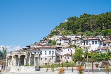 Arnavutluk 'un Berat kentindeki Unesco dünya mirası sahasına bir göz at