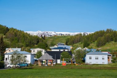 Kuzey İzlanda 'daki Akureyri kasabası manzarası