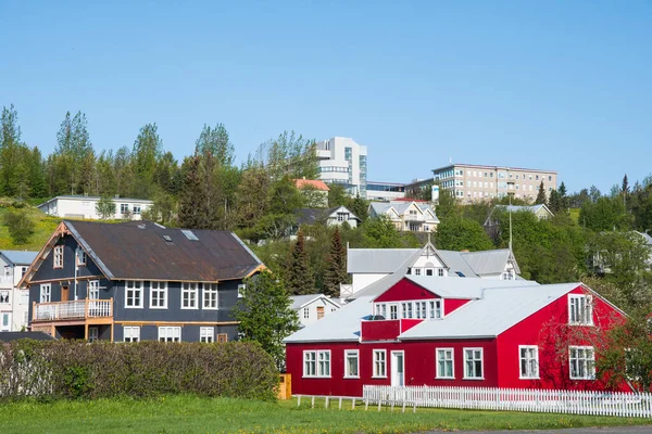 Kuzey İzlanda 'daki Akureyri kasabası manzarası