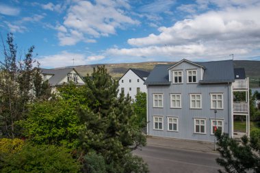 Kuzey İzlanda 'daki Akureyri kasabası manzarası