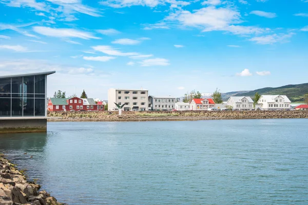 Kuzey İzlanda 'daki Akureyri kasabası manzarası