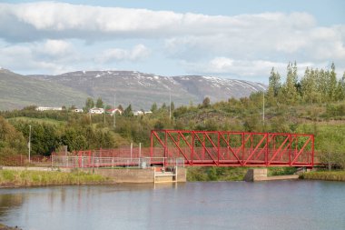 Kuzey İzlanda 'nın Akureyri kasabasındaki Glera Nehri.