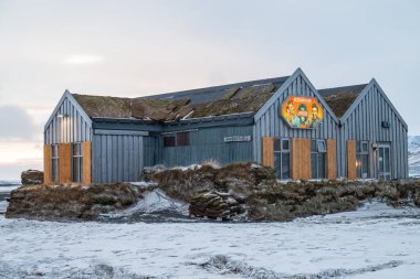 Modrudalur İzlanda - 26 Aralık. 2024: İzlanda dağlıklarında Beitarhusid Restoranı