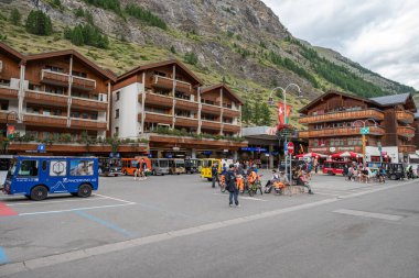 Zermatt İsviçre - 5 Ağustos. 2025: Kasaba manzarası