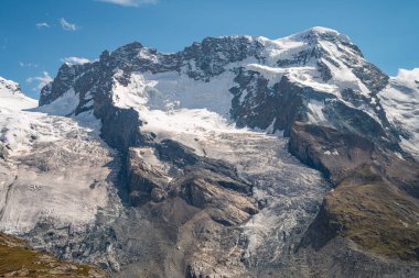 Güney İsviçre 'nin güzel dağ buzulu manzarası