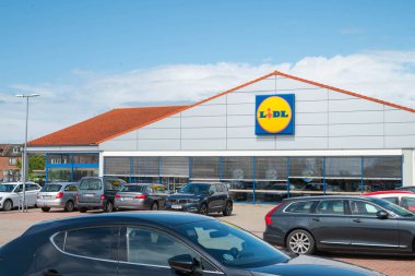 Grenaa Danimarka - 6 Haziran. 2025: Kasabadaki Lidl süpermarketi