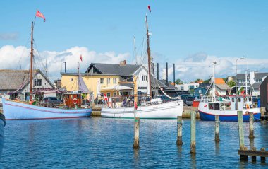 Ebeltoft Danimarka - 6 Haziran. 2024: Limanda balıkçı tekneleri