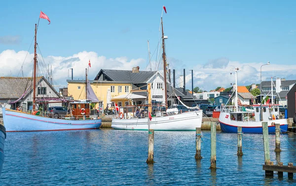 Ebeltoft Danimarka - 6 Haziran. 2024: Limanda balıkçı tekneleri