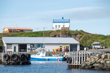 Grimsey İzlanda - 28 Temmuz. 2025: Adanın limanında tekneler