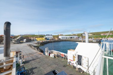 Grimsey İzlanda - 28 Temmuz. 2025: Adanın limanında tekneler