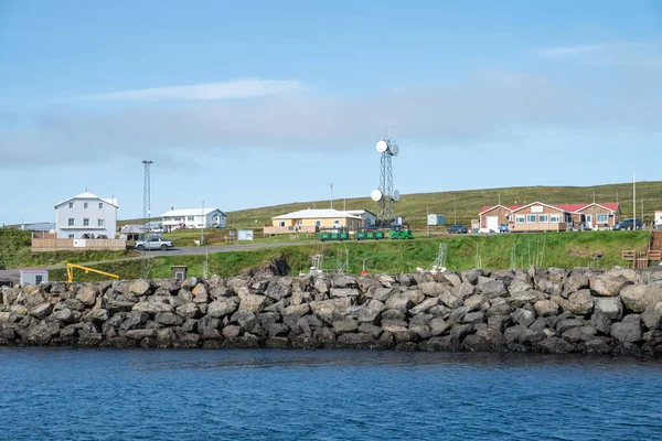 Grimsey İzlanda - 28 Temmuz. 2025: Adanın limanında tekneler