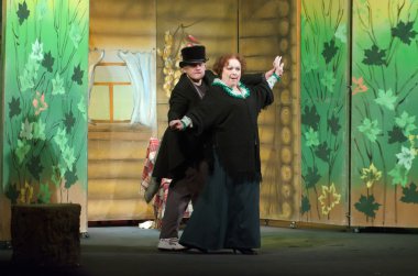 Meraklı küçük kırmızı başlıklı kız