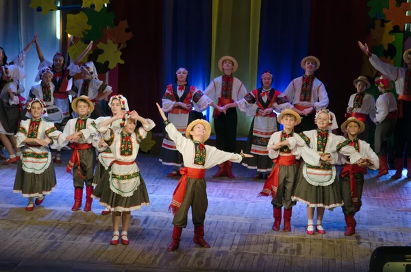 Children show Ukraine — Stock Photo, Image