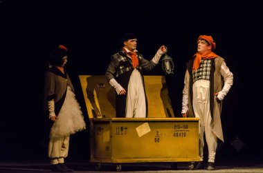 DNIPRO, UKRAINE - NOVEMBER 7, 2020: Dnipro State Drama ve Komedi Tiyatrosu üyeleri tarafından seslendirilen Ulrich Hub saat 8 'de gemide.