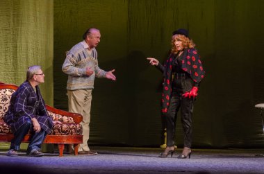 DNIPRO, UKRAINE - NOVEMBER 20, 2020: Francis Paul Veber 'in bir pisliğiyle akşam yemeği Dnipro State Drama ve Komedi Tiyatrosu üyeleri tarafından sahnelendi.