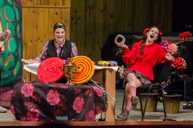 DNIPRO, UKRAINE - 3 Aralık 2020: Dnipropetrovsk Müzik Akademisi üyeleri tarafından sahnelenen Opera Hansel ve Gretel M. Glinka.