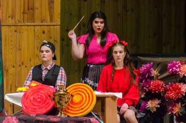 DNIPRO, UKRAINE - 3 Aralık 2020: Dnipropetrovsk Müzik Akademisi üyeleri tarafından sahnelenen Opera Hansel ve Gretel M. Glinka.