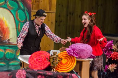 DNIPRO, UKRAINE - 3 Aralık 2020: Dnipropetrovsk Müzik Akademisi üyeleri tarafından sahnelenen Opera Hansel ve Gretel M. Glinka.