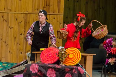 DNIPRO, UKRAINE - 3 Aralık 2020: Dnipropetrovsk Müzik Akademisi üyeleri tarafından sahnelenen Opera Hansel ve Gretel M. Glinka.