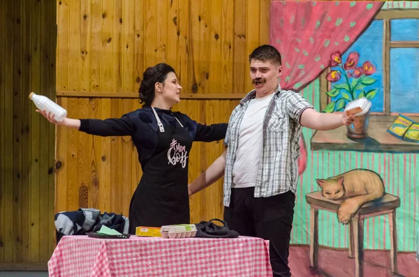 DNIPRO, UKRAINE - 3 Aralık 2020: Dnipropetrovsk Müzik Akademisi üyeleri tarafından sahnelenen Opera Hansel ve Gretel M. Glinka.