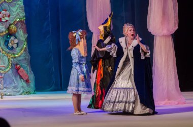 KAM 'YANSKE, UKRAINE - 29 Aralık 2020: Fındıkkıran ve Fare Kral, Kamenskoye şehrinden Lesya Ukrayna Tiyatrosu üyeleri tarafından sahnelendi.