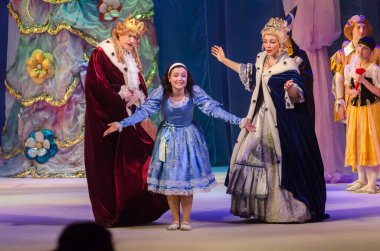 KAM 'YANSKE, UKRAINE - 29 Aralık 2020: Fındıkkıran ve Fare Kral, Kamenskoye şehrinden Lesya Ukrayna Tiyatrosu üyeleri tarafından sahnelendi.