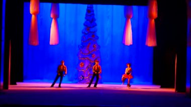 KAM 'YANSKE, UKRAINE - 29 Aralık 2020: Fındıkkıran ve Fare Kral, Kamenskoye şehrinden Lesya Ukrayna Tiyatrosu üyeleri tarafından sahnelendi.