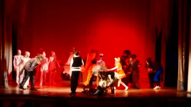 KAM 'YANSKE, UKRAINE - 6 Ocak 2021: The Chronicles of Narnia Lesya Ukrayna Tiyatrosu üyeleri tarafından sahnelendi Kamenskoye şehrinden.