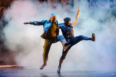 DNIPRO, UKRAINE - 31 Ocak 2021: Dnipro State Drama ve Komedi Tiyatrosu üyeleri tarafından seslendirilen Evsiz Blues.