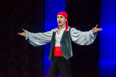 KAMYANSKE, UKRAINE - 7 Mart 2021: Strauss - Kamyanske kentinden Lesya Ukrayna Tiyatrosu üyeleri tarafından gerçekleştirilen Karnaval Şovu.