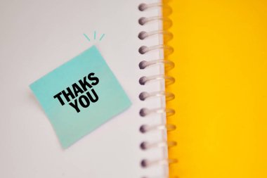 Yazım hatası olan bir deftere, düzeltme ve kalite kontrolünü hatırlatırken minnettarlığı vurgulayan teşekkür ederim..