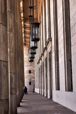 Hukuk Fakültesi, tarihi bir akademik kurumda büyük bir neoklasik mimari kültür mirası ve sivil kimliği gösteren koridor oluşturdu. Buenos Aires, Arjantin 26 Kasım 2025 Recoleta