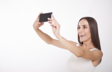 Kız gülümseyerek ve işi selfie.